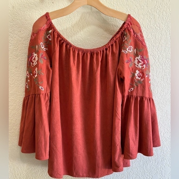 2 for $26 Bluheaven Womens Faux Suede Embroidered Bell Sleeve Top Size Large EUC - Picture 3 of 5